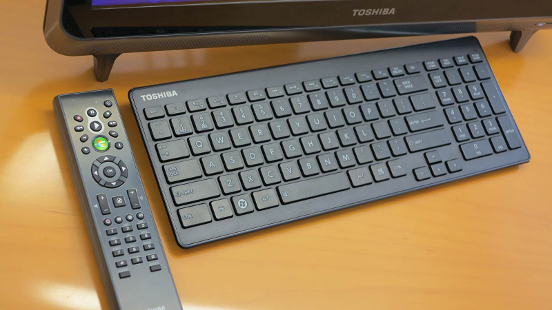 Illustration for article titled Hands On: Toshiba's New All-in-One Feels Great, Looks Average